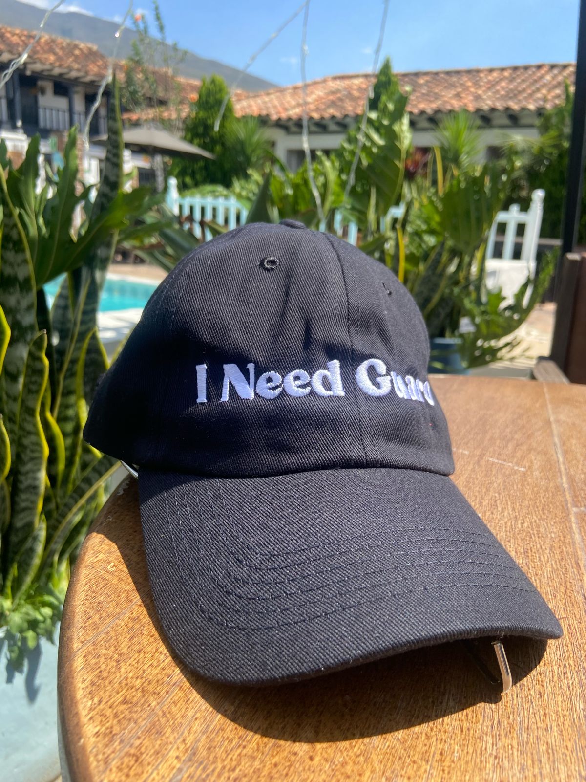 Gorra "I Need Guaro"