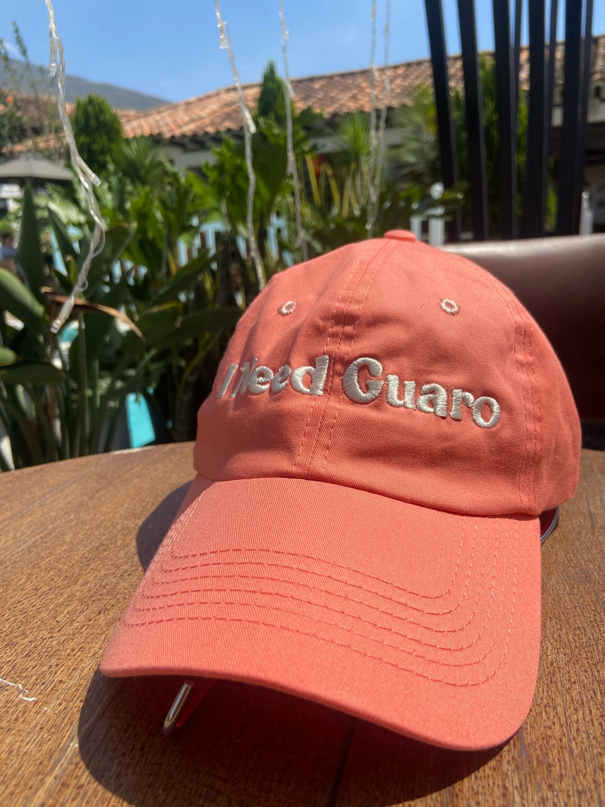 Gorra "I Need Guaro"