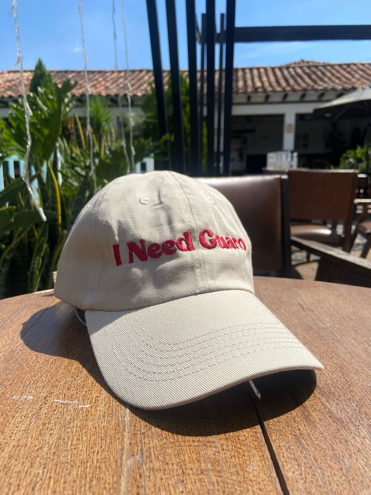 Gorra "I Need Guaro"